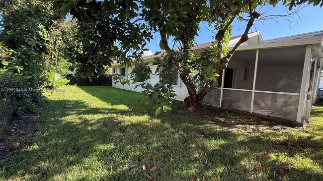 Building Photo - 17010 SW 93rd Ave