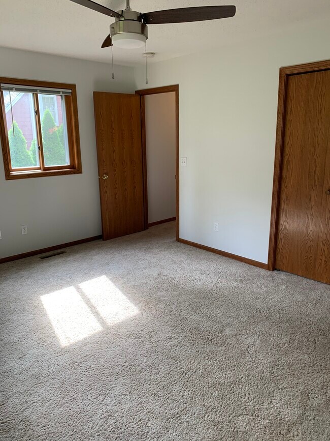 Building Photo - 4208 Mt Vernon Rd SE