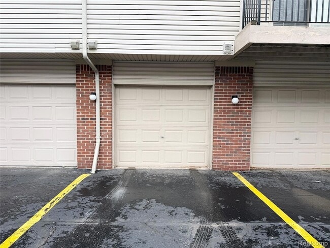 Building Photo - 29419 Glen Oaks Blvd E