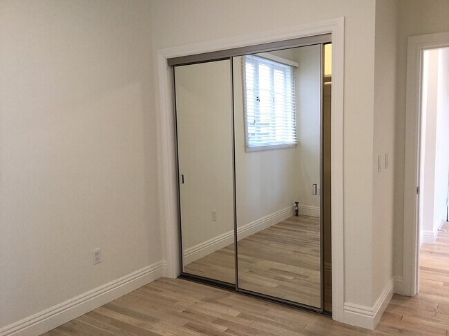 Building Photo - 633 Alma Ave