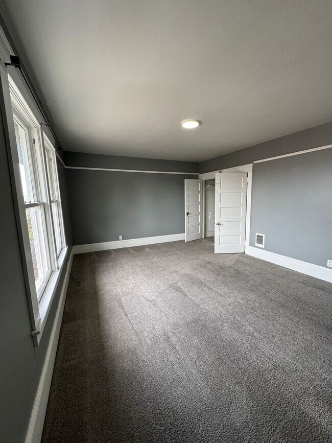 Building Photo - 811-813 Franklin Ave.