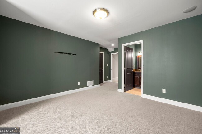 Building Photo - 2041 Mendenhall Cir