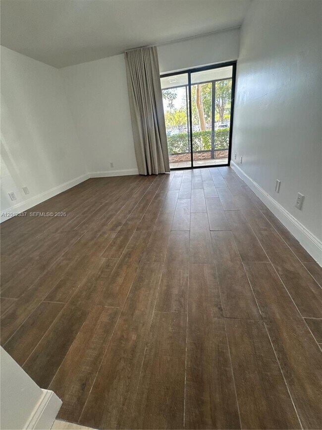 Building Photo - 2312 S Cypress Bend Dr