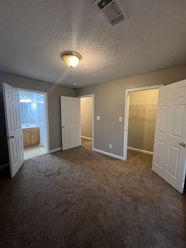 Building Photo - 2535 Rex Ave SW