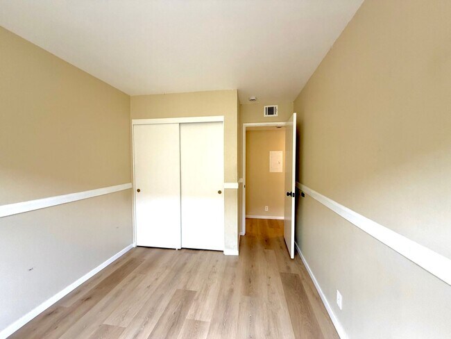 Building Photo - 1157 Via Montoya