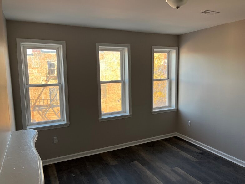 Building Photo - 1151 Myrtle Ave