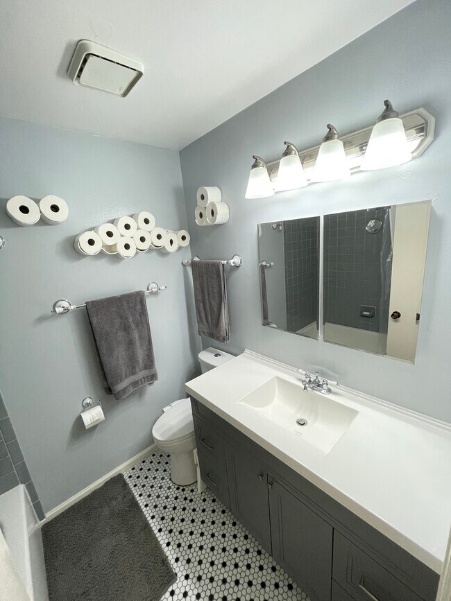Building Photo - 2830 Sombrero Ln