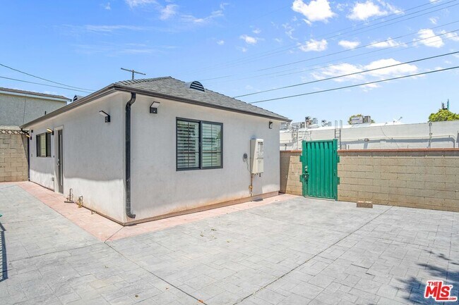 Building Photo - 8322 Colegio Dr