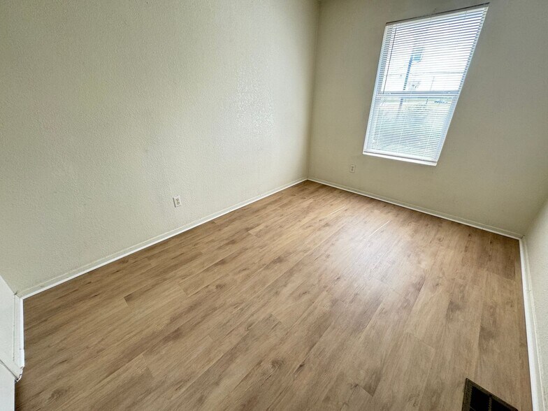 Building Photo - 3331 Chisholm Trail