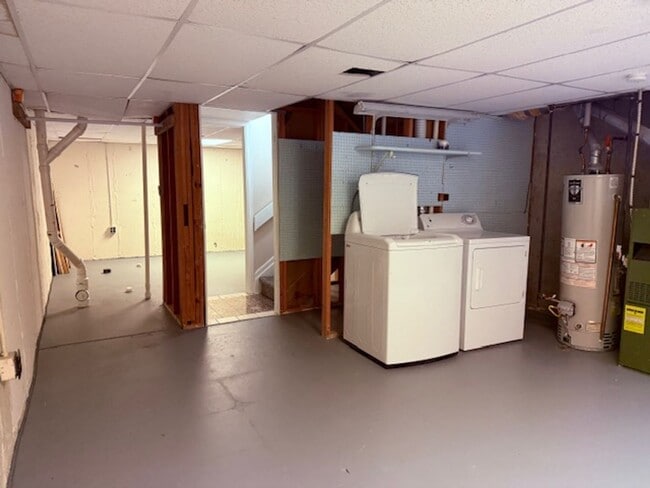 Building Photo - House For Lease