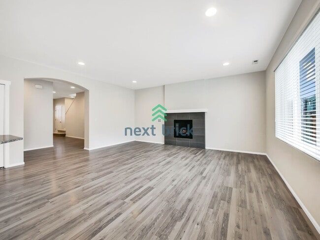 Building Photo - 5 Bed 3 Bath Single-Family Home Available ...