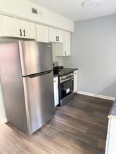 Building Photo - Charlotte's Crossing 74