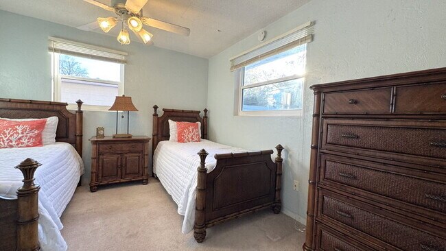 Building Photo - 1121 Clearwater Rd