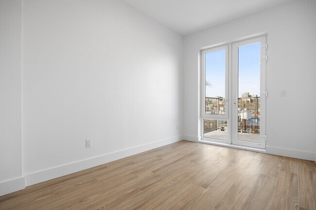 Building Photo - 379 Hawthorne St