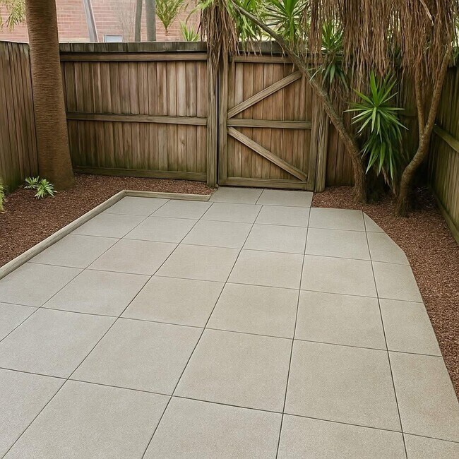 Building Photo - 411 N Cypress Dr