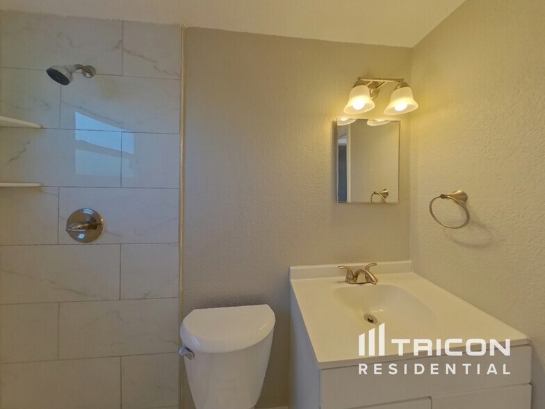 Building Photo - 6401 81st Ave