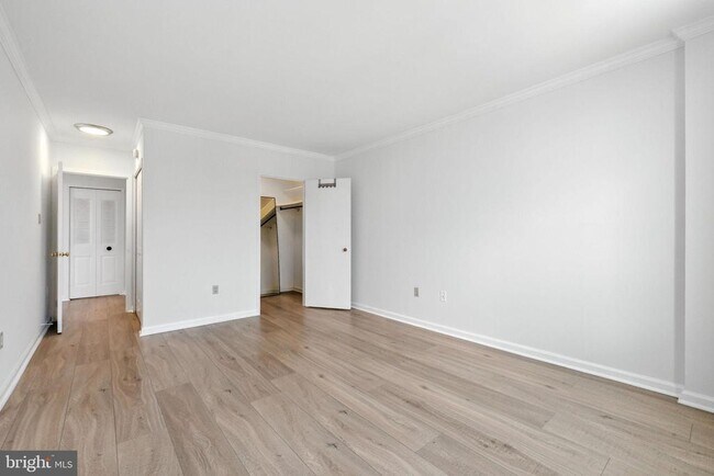 Building Photo - 3705 S George Mason Dr