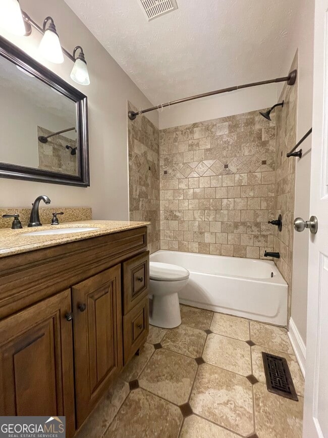 Building Photo - 2880 Florence Dr