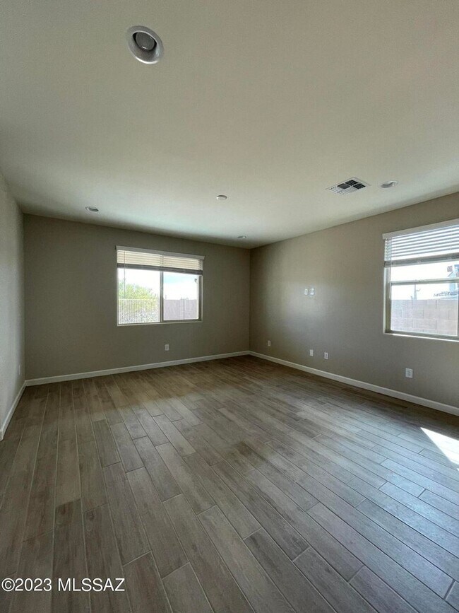 Building Photo - 4 Bed / 3 Bath Energy-efficient home! High...