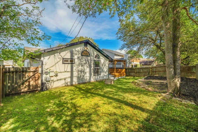 Building Photo - 4707 Alta Loma Dr