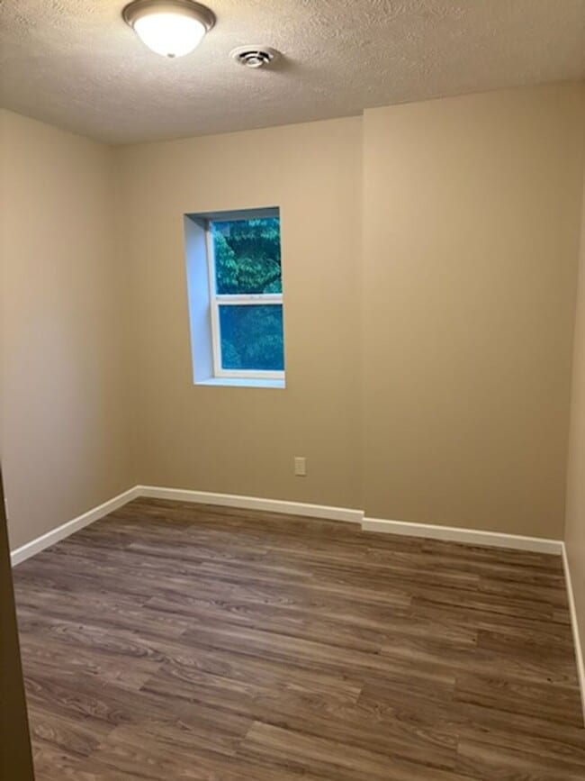 Building Photo - Two bedroom apartment