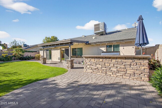 Building Photo - 6833 E Kelton Ln