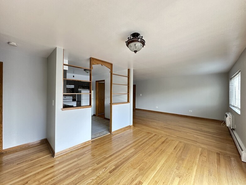 Building Photo - 1639 Oakwood Ave