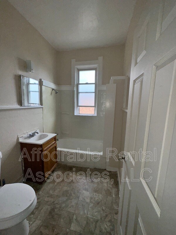 Building Photo - 1428 S 11th St