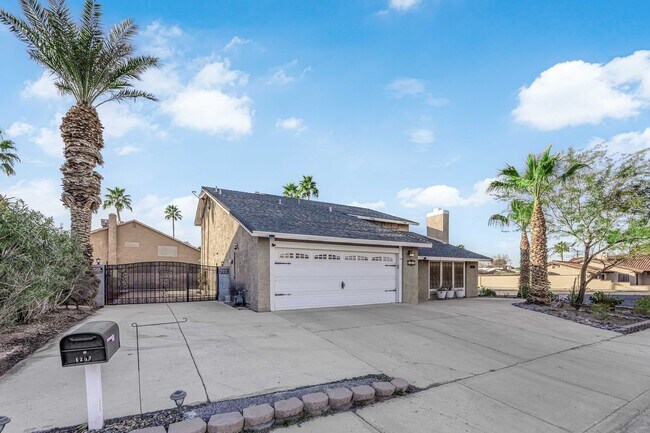 Building Photo - Beautiful 4 bed/ 3 bath POOL Home For Rent