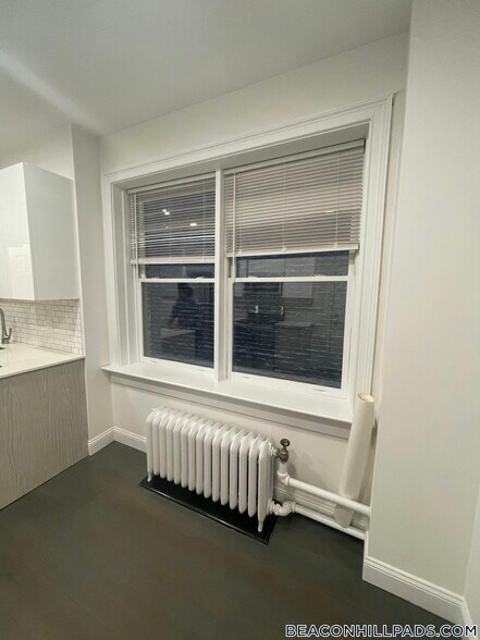 Building Photo - 31 Temple St