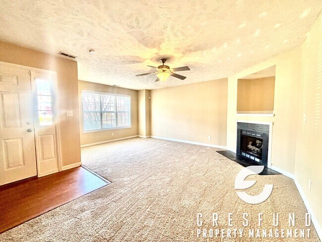 Building Photo - Spacious 3 Bed 2.5 Bath Townhouse - AVAILABLE FOR MOVE IN NOW!