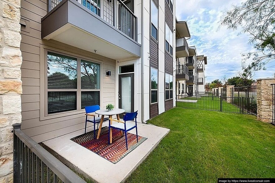 Building Photo - 2105 N Forum Dr