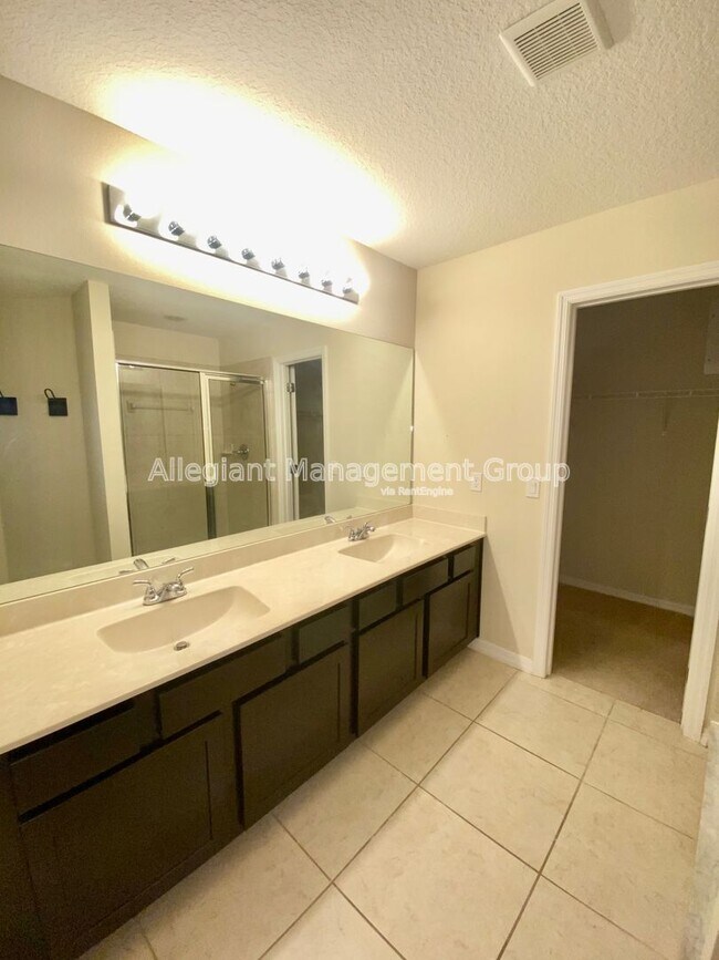 Building Photo - 2363 Seven Oaks Dr