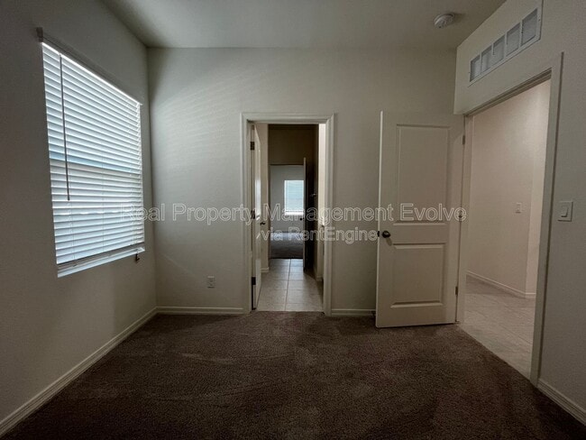 Building Photo - 19434 W Hazelwood St