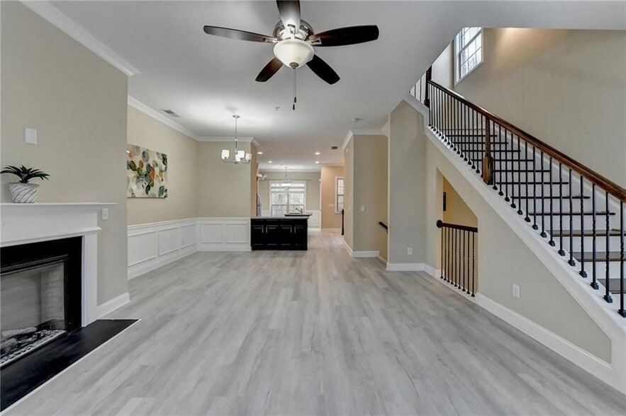 Building Photo - 2405 Tenor Ln