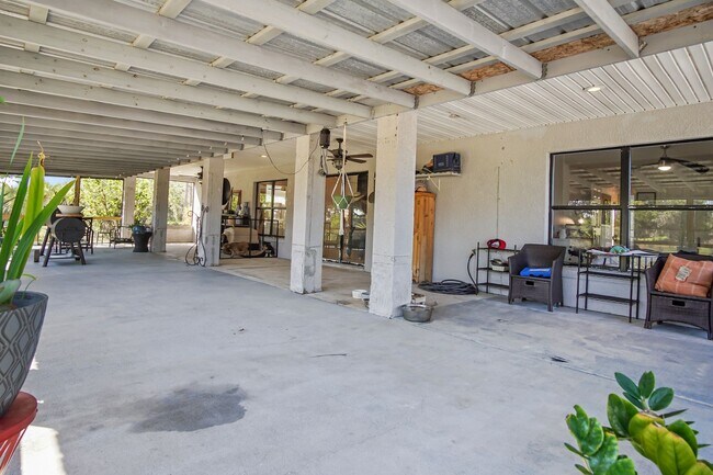 Building Photo - Ranch on 6 Acres