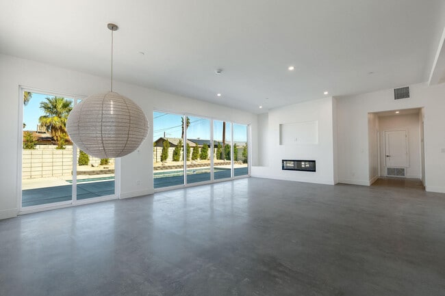 Building Photo - 416 Rosa Parks Rd