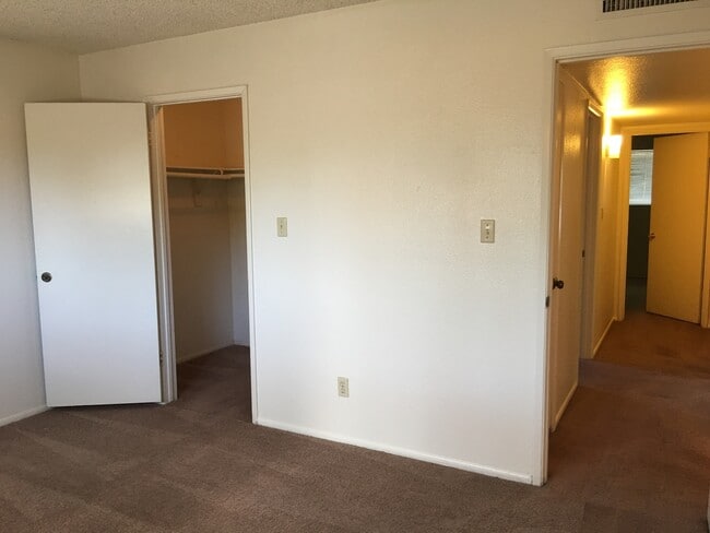 Building Photo - Tempe 3 Bed, 2 Bath Single Story Rental House