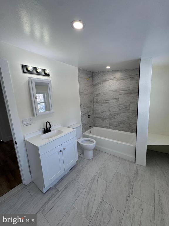 Building Photo - 11 Gentian St