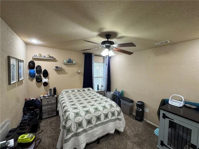 Building Photo - 1008 Kensington Dr