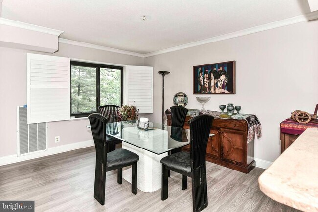 Building Photo - 309 Yoakum Pkwy