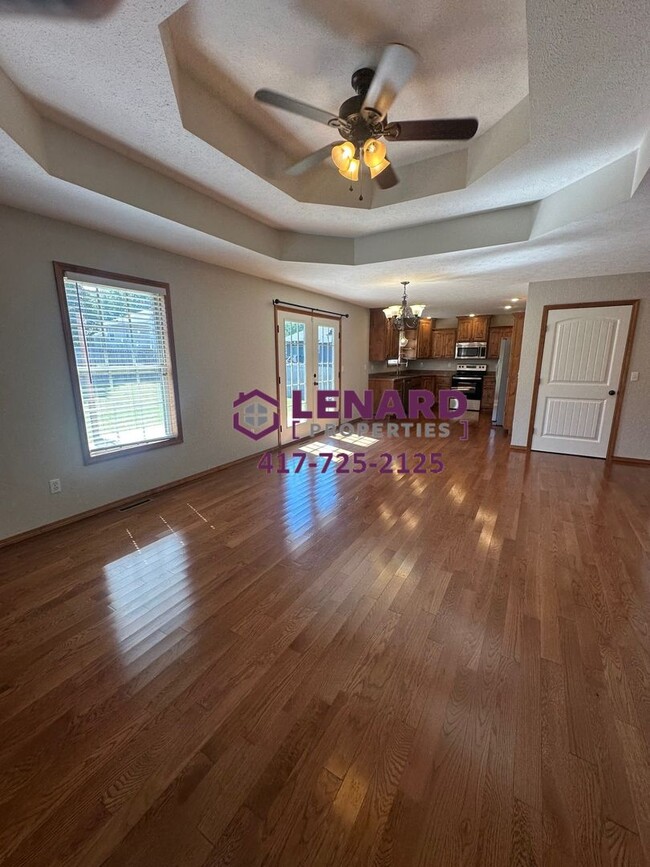 Building Photo - Spacious 3 Bedroom Home Ready for Move In!