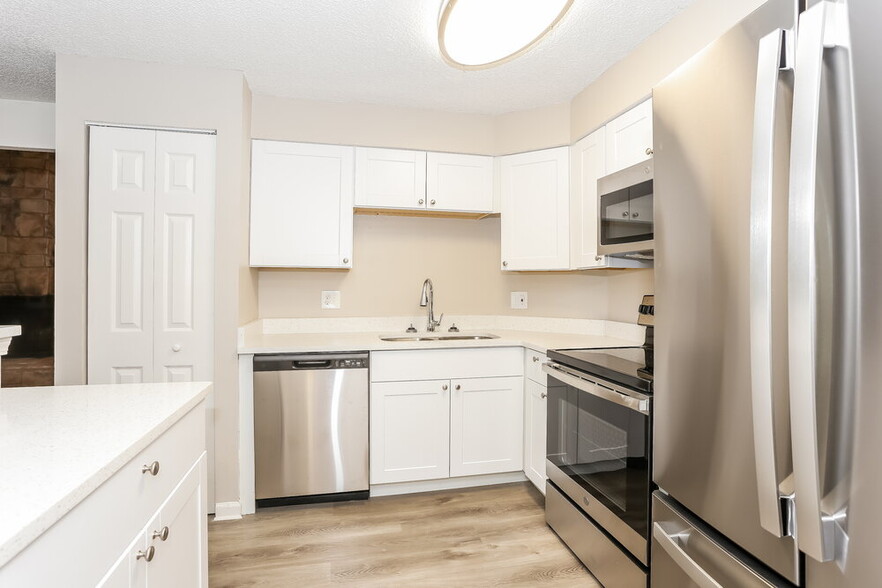 Building Photo - 11507 Kelvyn Grove Pl