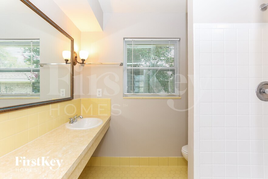 Building Photo - 959 Parkridge Cir E