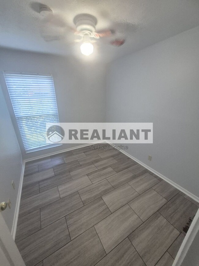 Building Photo - 1725 Promontory Dr