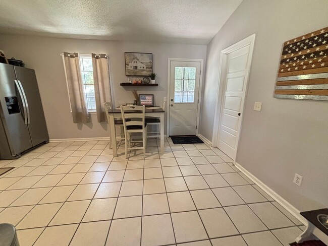 Building Photo - FOR RENT