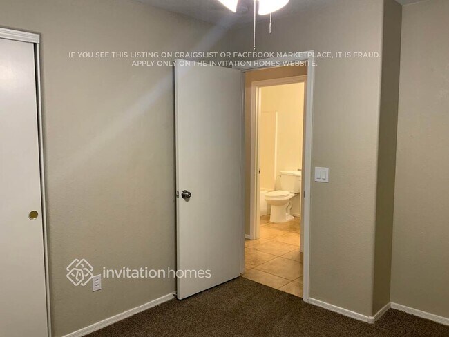 Building Photo - 866 E Mohave Ln