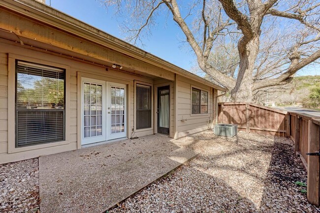 Building Photo - 7211 Lakewood Dr