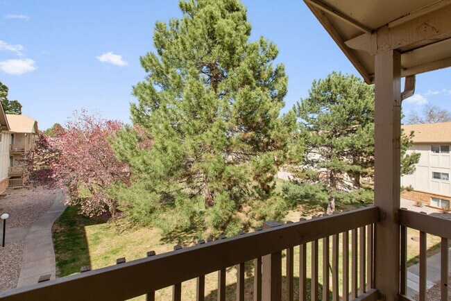 Building Photo - Students Welcome! Updated 2 Bedroom 1 Bath near Foothills Mall