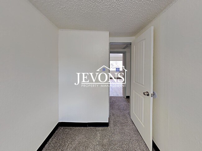 Building Photo - 20 S Fair Ave